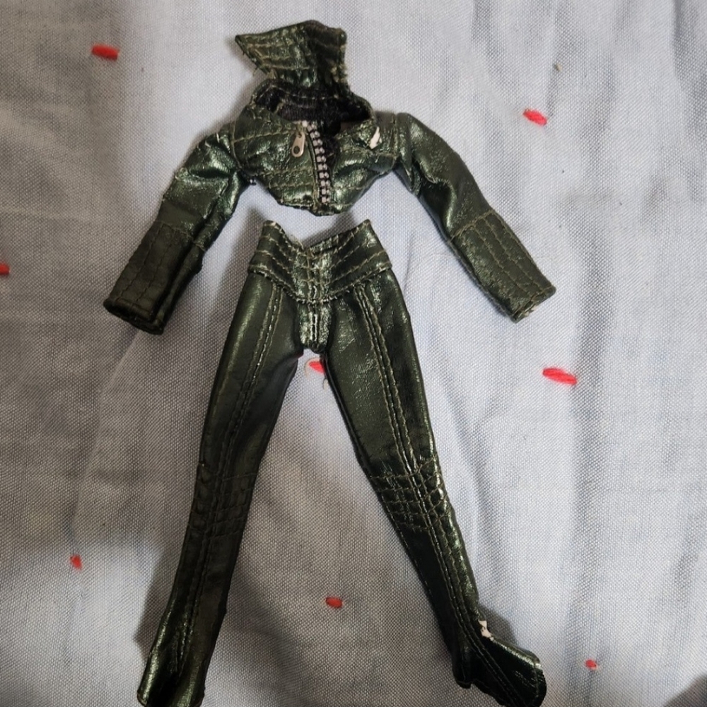 Bratz green doll clothes
